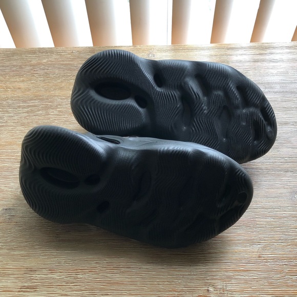 **SOLD** AUTHENTIC YZY FOAM RNR - Picture 3 of 5